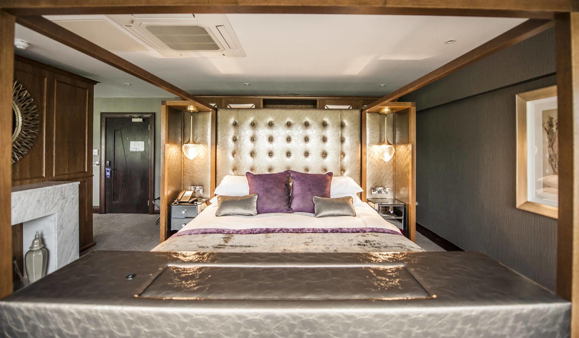 Parklands Hotel & Country Club Newton Mearns Extérieur photo